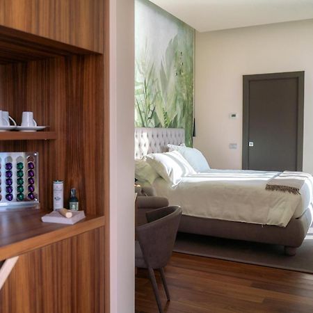 Villa Lario Resort Mandello マンデッロ・デル・ラーリオ エクステリア 写真