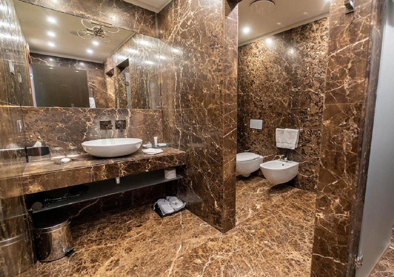 Villa Lario Resort Mandello マンデッロ・デル・ラーリオ エクステリア 写真