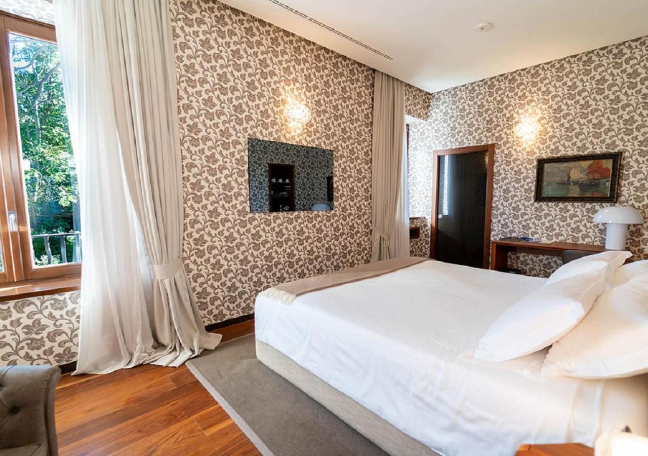Villa Lario Resort Mandello マンデッロ・デル・ラーリオ エクステリア 写真
