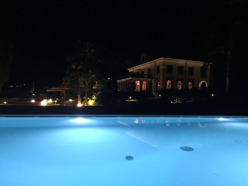 Villa Lario Resort Mandello マンデッロ・デル・ラーリオ エクステリア 写真
