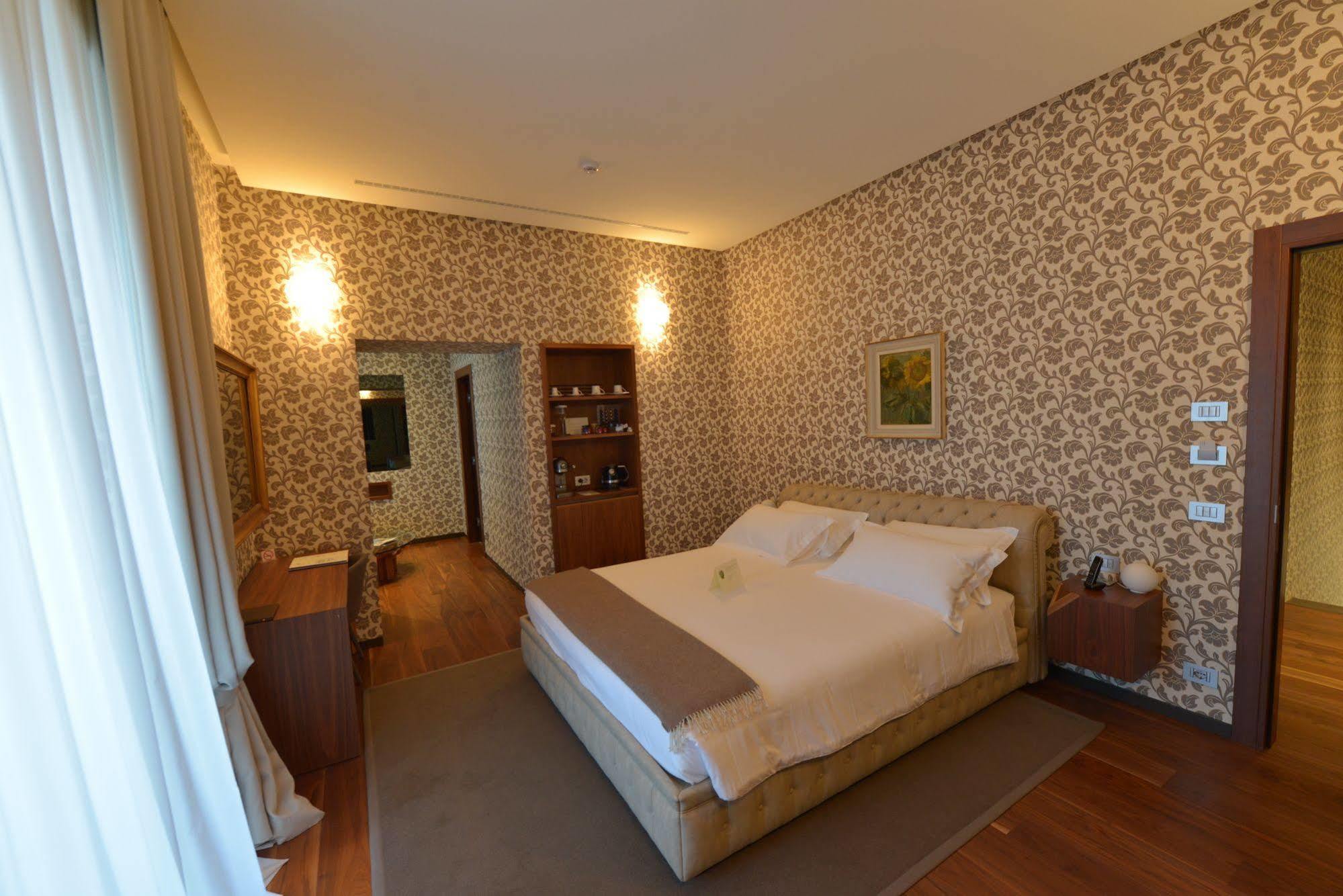 Villa Lario Resort Mandello マンデッロ・デル・ラーリオ エクステリア 写真